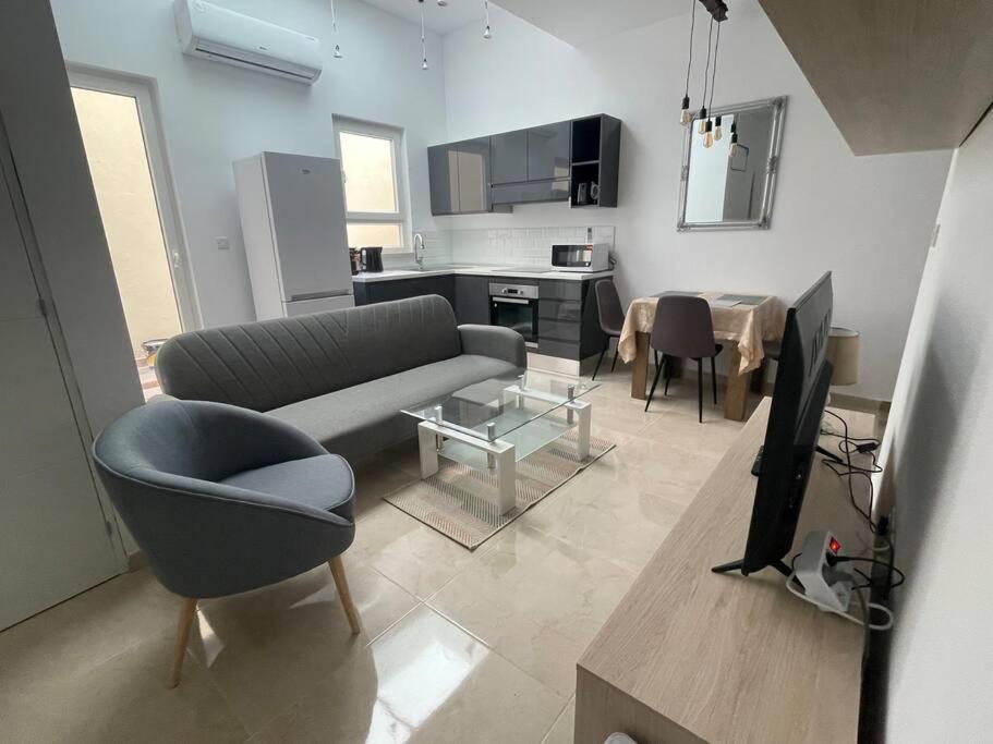 New Two Bedroom Flat Kamila On A Dwell Слима Екстериор снимка