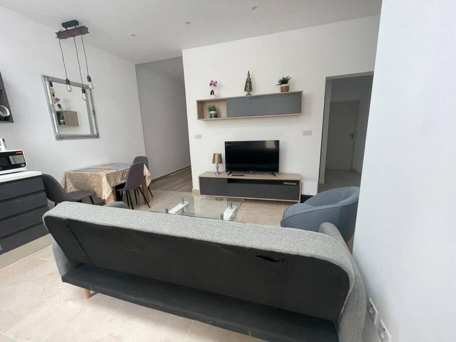 New Two Bedroom Flat Kamila On A Dwell Слима Екстериор снимка